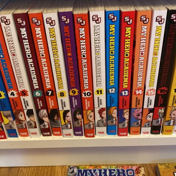 My hero academia books 1-30 & ultra analysis and vigilantes . Total 32 books - Picture 3 of 12